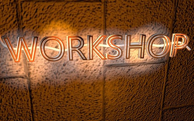 Online Coaching Sitzung mit Laptop und Notizen